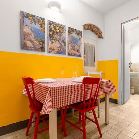Apartament Rosa Homes The Yellow - Center, Near The Metro, Aquarium Genua
